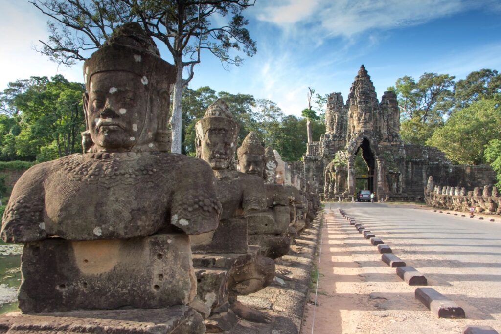 Angkor Thom, Cambodia, ancient city, temple, Khmer Empire, stone faces, history, culture, heritage, architecture, travel, sightseeing, tourism, Angkor Wat, archaeological site.
