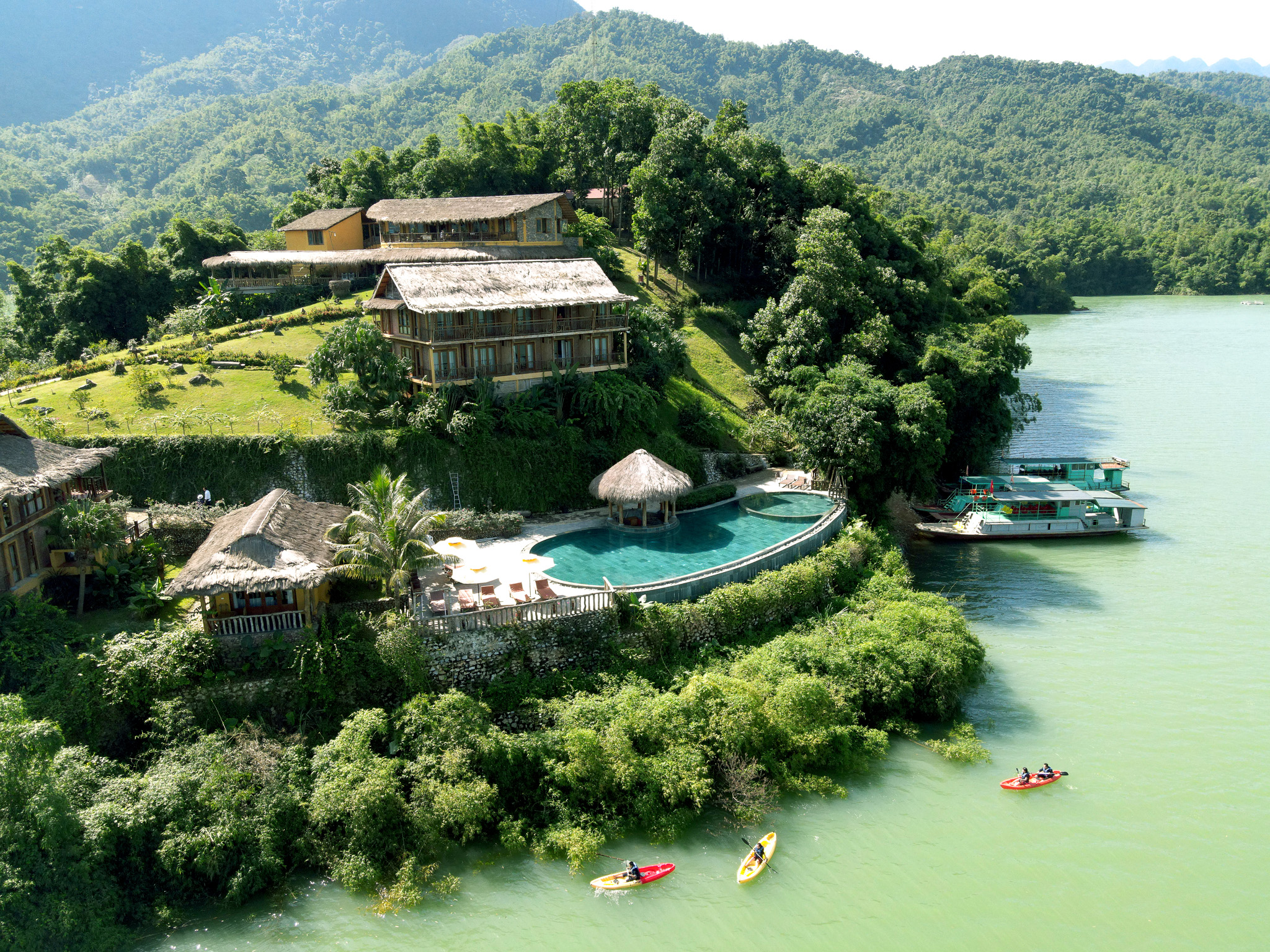 Mai Chau Hideaway Lake Resort – Un refuge authentique au cœur des montagnes du Nord Vietnam