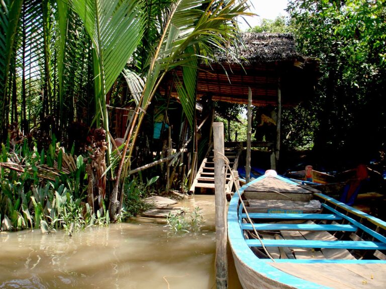 mekong-delta-floating-market-house-apmc-(13)